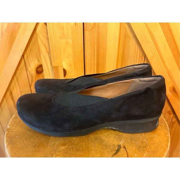 Clarks Women's Aubria Fay Slip On Size 9 Black Nubuck Shoe - Picture 3 of 8